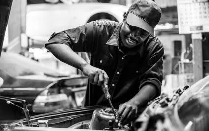Auto La Vedette team at work
